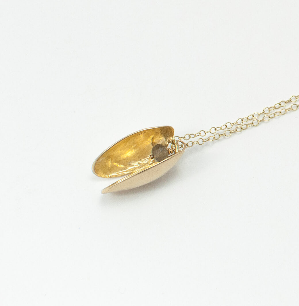 9 K Gold Open Clam Necklace - Charms Collection - Jennifer Kinnear Jewellery