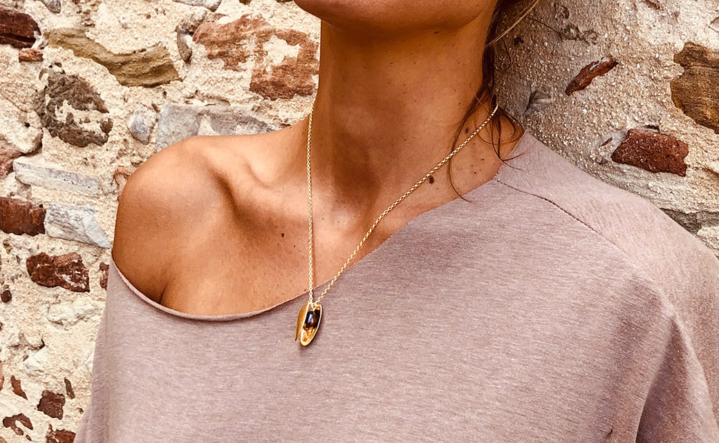 Model wearing a goldplated open clam necklace - Charms Collection - Jennifer Kinnear Jewellery