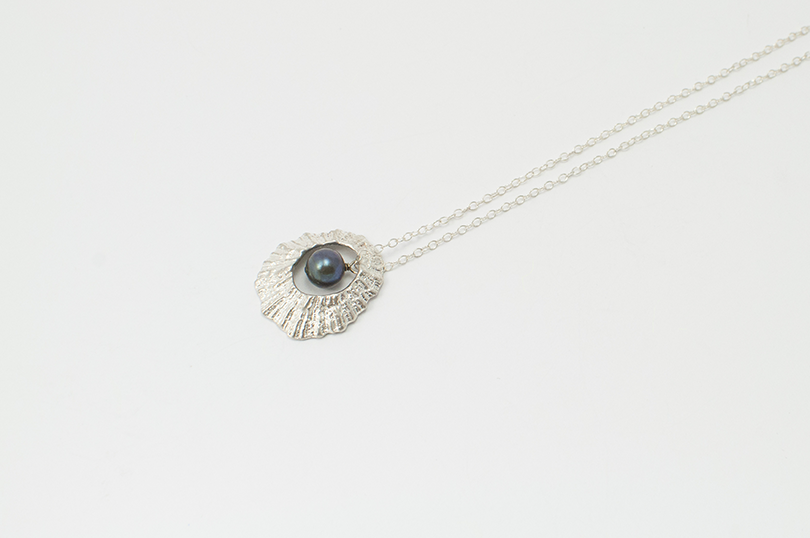 Hollow LIMPET necklace, large - silver - plain - Jennifer Kinnear Jewellery