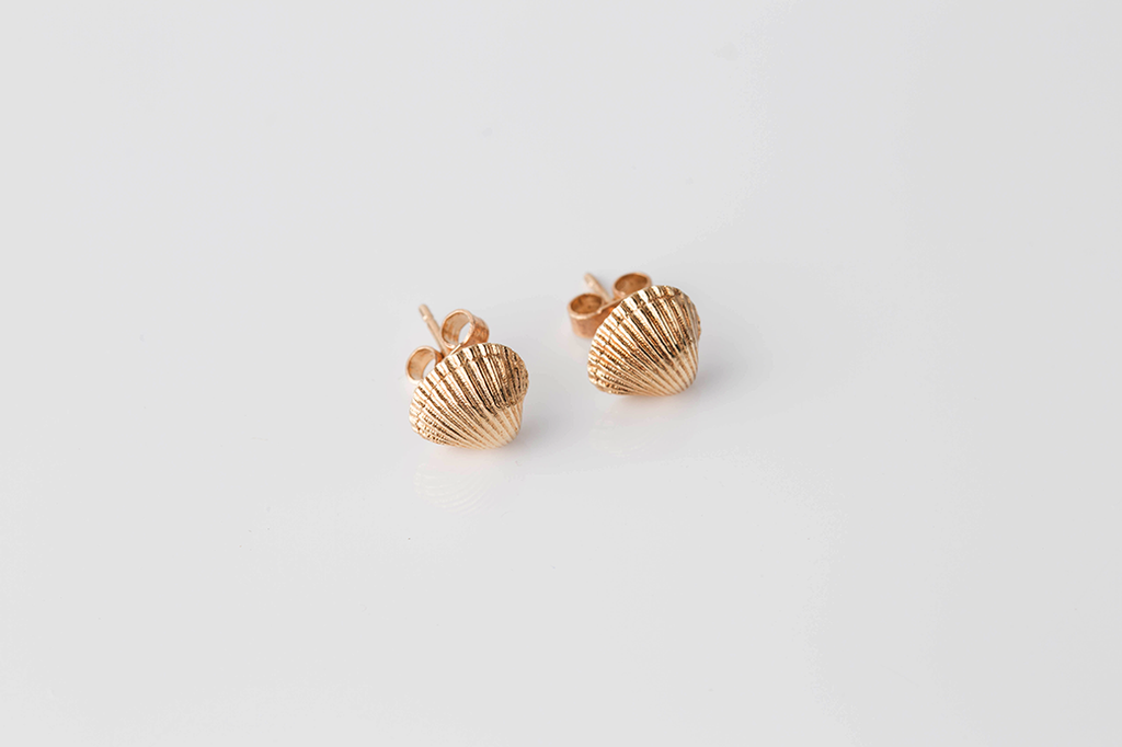 COCKLE SHELL stud earrings - gold - Jennifer Kinnear Jewellery Ocean Shell Collection
